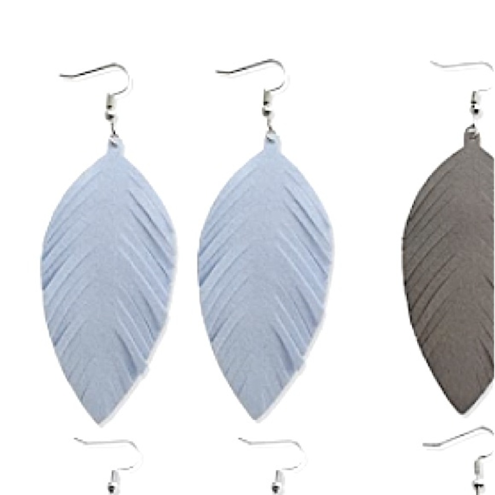 ✨3 for$20✨ NWT 
Leather Fringe Earrings✨